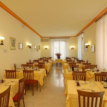 Hotel Delizia Genovese モンテカティーニ・テルメ エクステリア 写真
