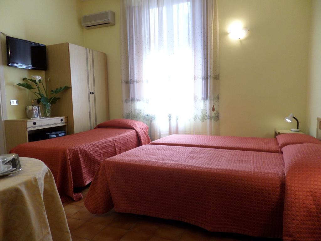 Hotel Delizia Genovese モンテカティーニ・テルメ エクステリア 写真