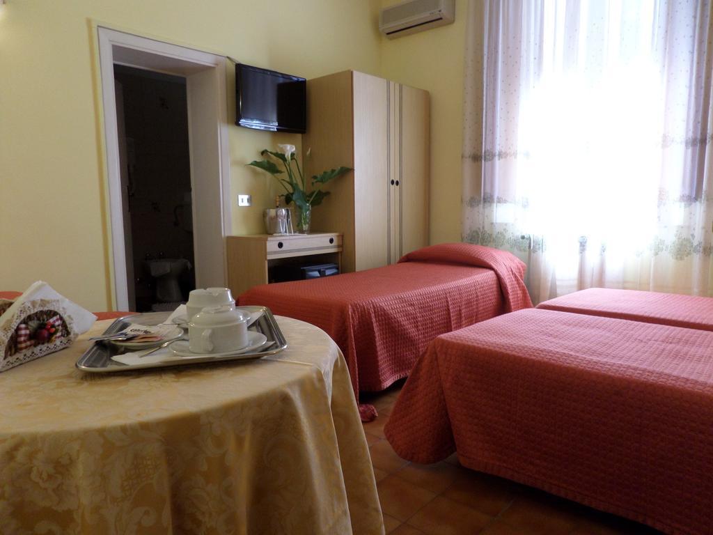 Hotel Delizia Genovese モンテカティーニ・テルメ 部屋 写真