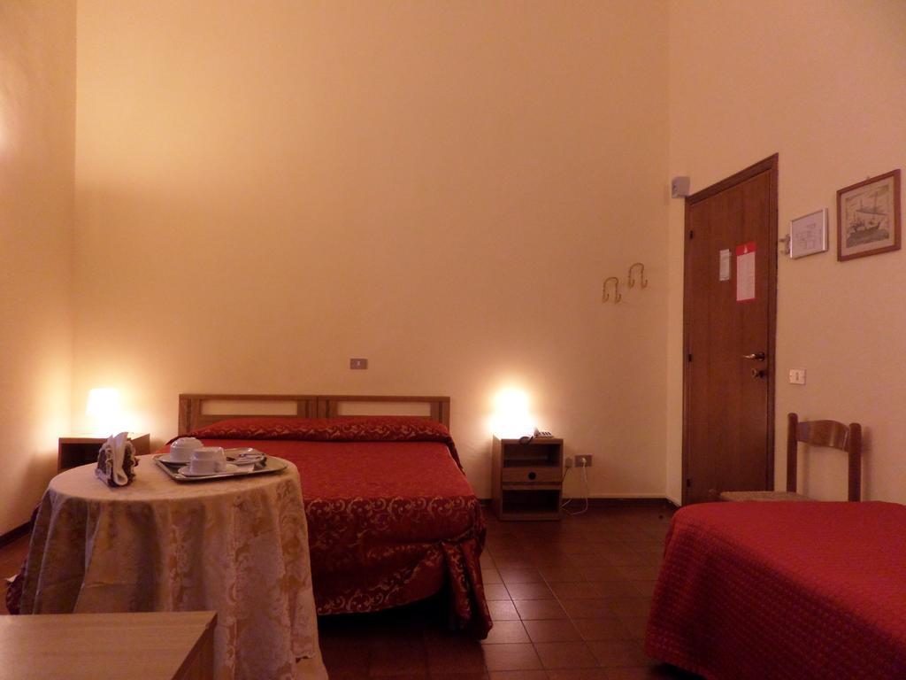 Hotel Delizia Genovese モンテカティーニ・テルメ 部屋 写真