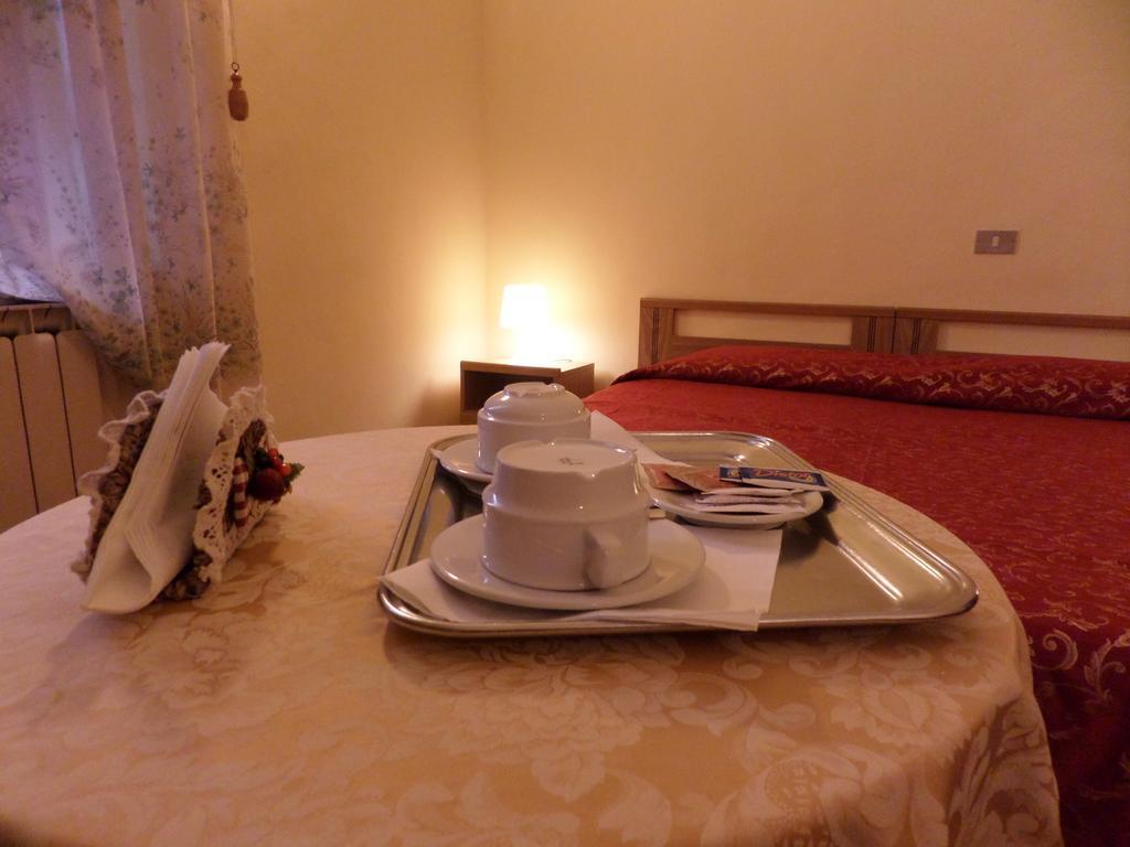 Hotel Delizia Genovese モンテカティーニ・テルメ 部屋 写真