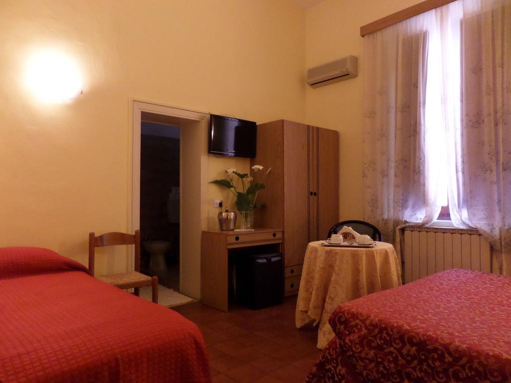 Hotel Delizia Genovese モンテカティーニ・テルメ 部屋 写真
