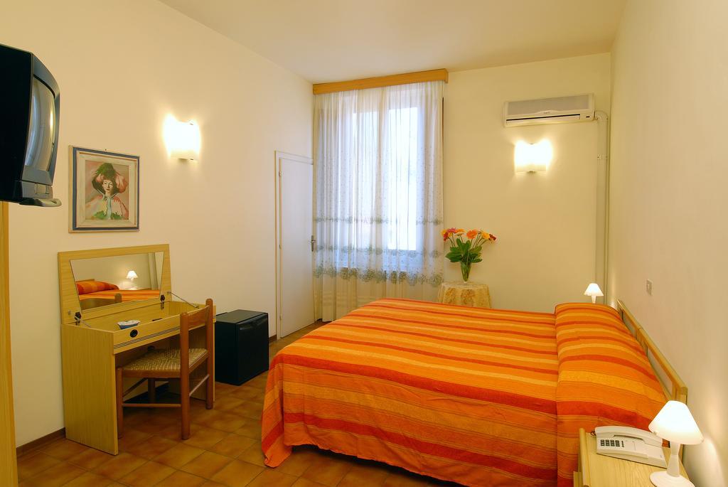 Hotel Delizia Genovese モンテカティーニ・テルメ 部屋 写真